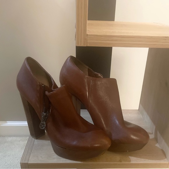 Guess Bootie Wedge - Picture 1 of 2